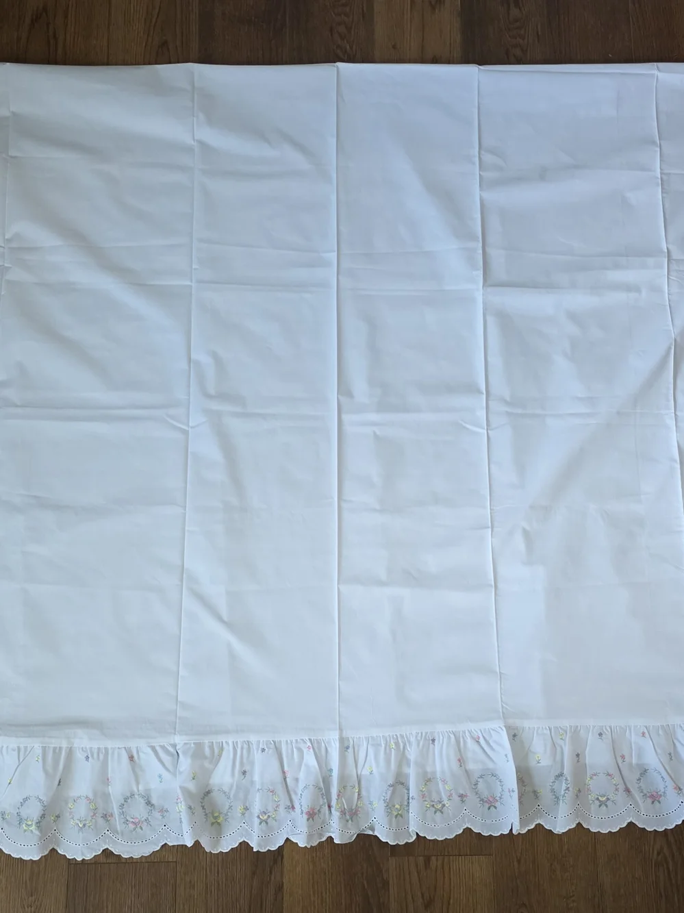 Delicate Ruffle Twin Flat Sheet Bed Skirt White Embroidered Floral Cotton Vtg